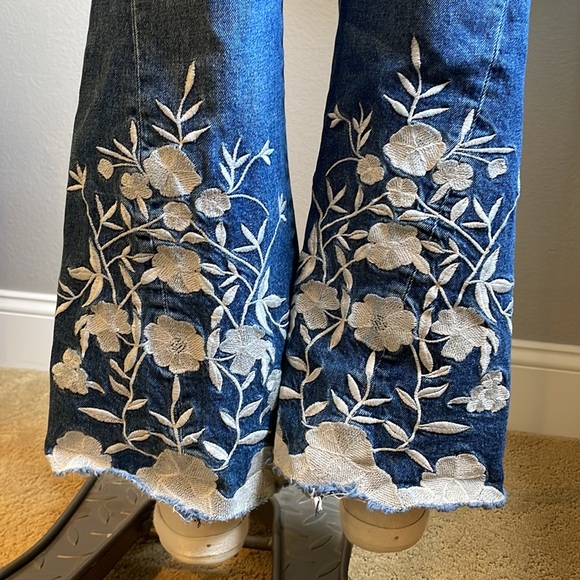 Anthropologie embroidery hem jeans 30 - Picture 5 of 8